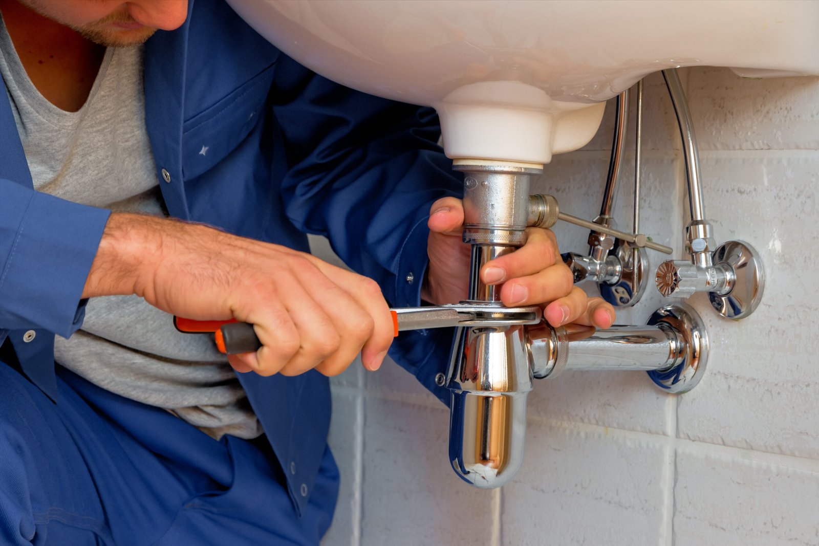 Hoe Herkent U een Gas- of Waterlekkage in Uw Huis?