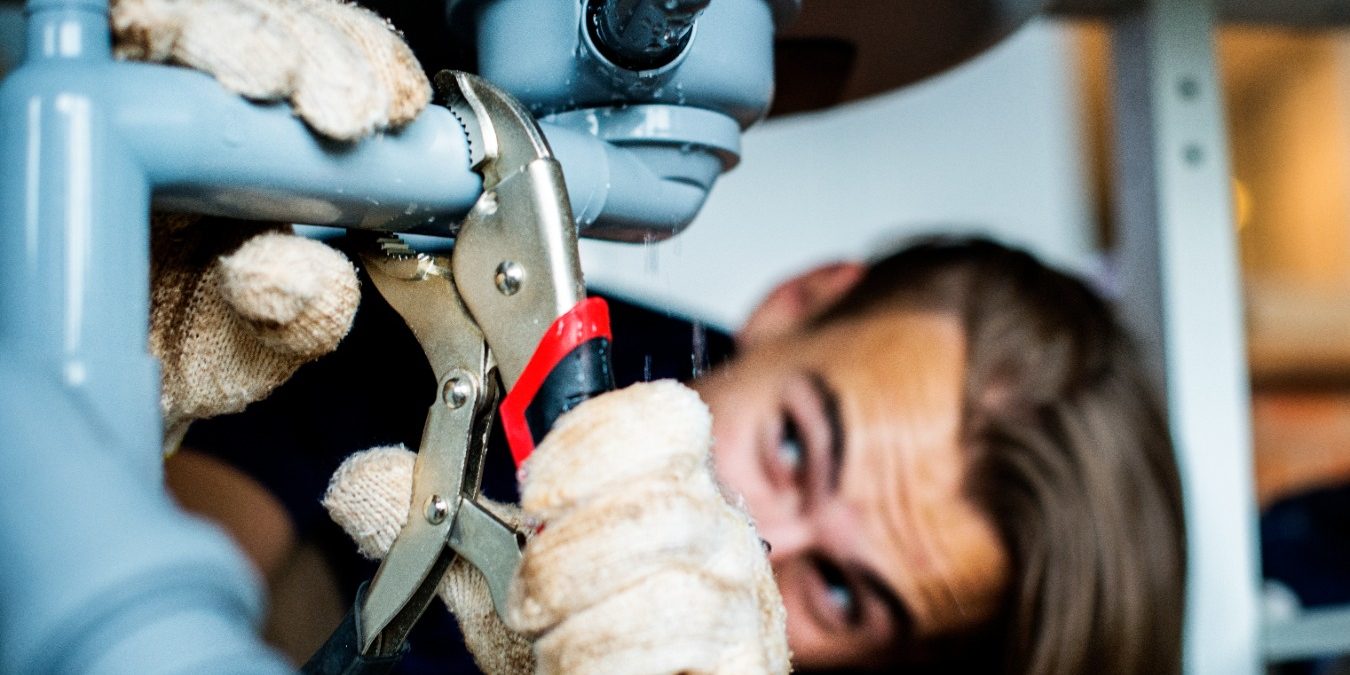 man-fixing-kitchen-sink_1350